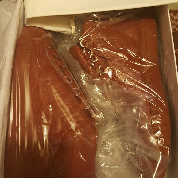 Balenciaga - Picture 4 of 6